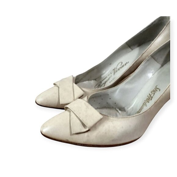 Vintage Roger Vivier Cream Leather Pumps with Flat Bow Detail, Size 5 1/2 - Picture 8 of 13